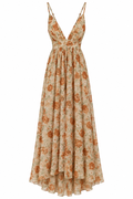 vestido maxi floral en tonos beige con rosas terracota y hojas verdes